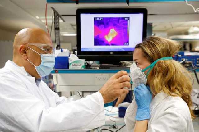 В Ізраїлі розробили багаторазову захисну маску, яка самоочищується від зарядки для телефону