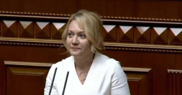 Белькова сложила мандат нардепа и ушла из Рады под аплодисменты