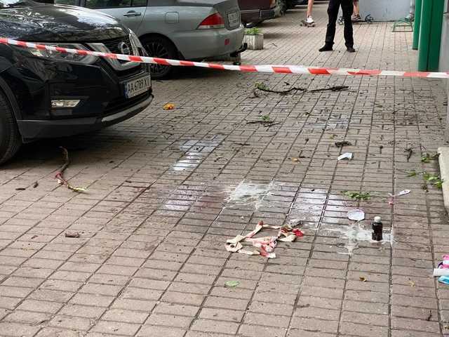 В Киеве женщина с 3-летним ребенком выпали из окна