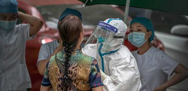 Пекин начал массовое тестирование населения на COVID-19 после вспышки коронавируса