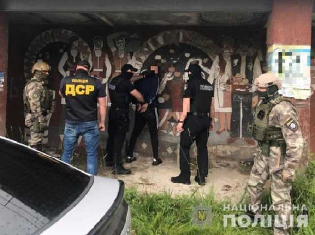 На Закарпатье за вымогательство задержали двух мужчин