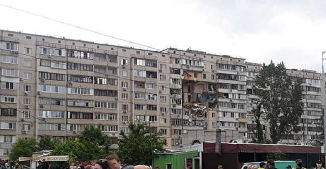 Взрыв в многоэтажном доме в Киеве: спасены три человека