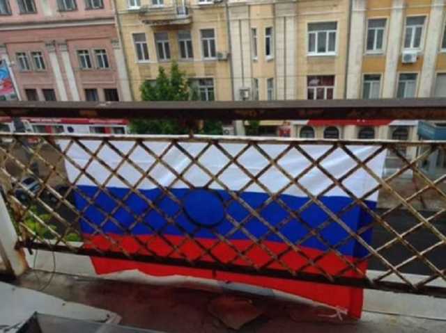 Боевики "ДНР" отпустили похищенную из-за российского флага гражданку Испании: женщина рассказала об избиениях