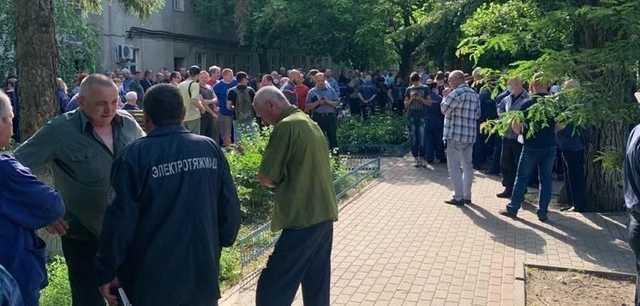 Долги по зарплате: в Харькове работники завода "Электротяжмаш" устроили забастовку