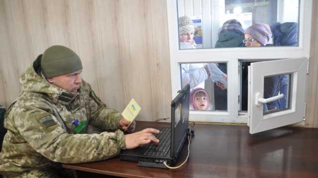 В ГПСУ объяснили, как выезжать в Украину пенсионерам ОРДО с кнопочными телефонами