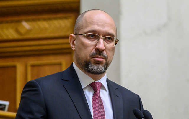 Стала известна зарплата Шмыгаля за май