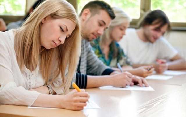 Абітурієнтів із Західної України закликали здавати ЗНО на додатковій сесії