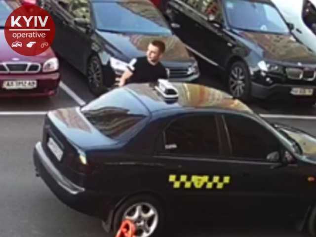 «Украл паспорт, деньги и телефон»: в Киеве таксист нагло обокрал спящую пассажирку