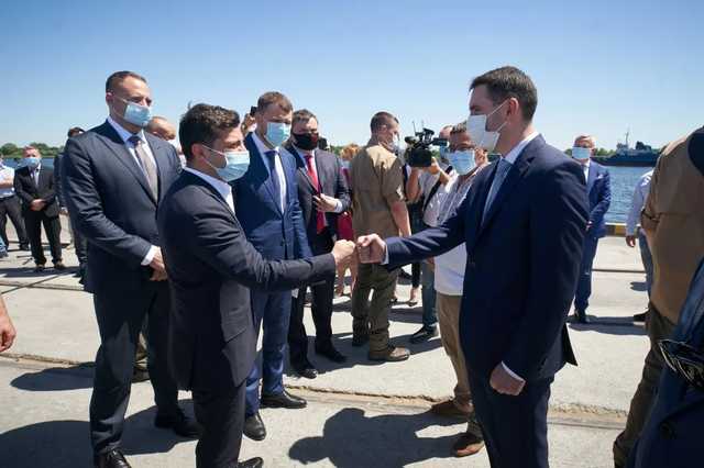 “Не всі будуть щасливі”: Зеленський знову попередив далекобійників