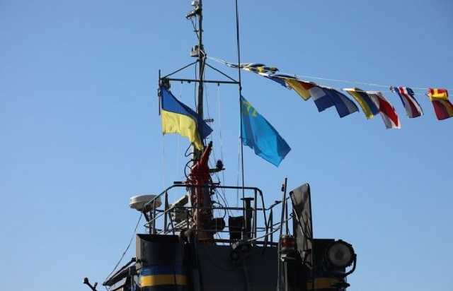 На буксирі “Яни Капу” підняли кримськотатарський прапор