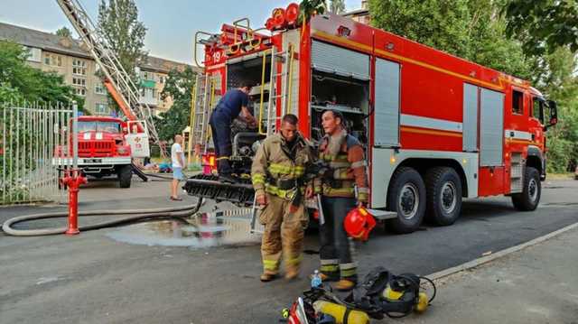 В Киеве загорелась квартира в многоэтажке