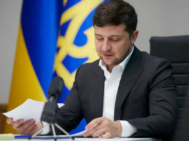 Зеленский подписал закон, который позволит привлекать кредиты на ремонты дорог