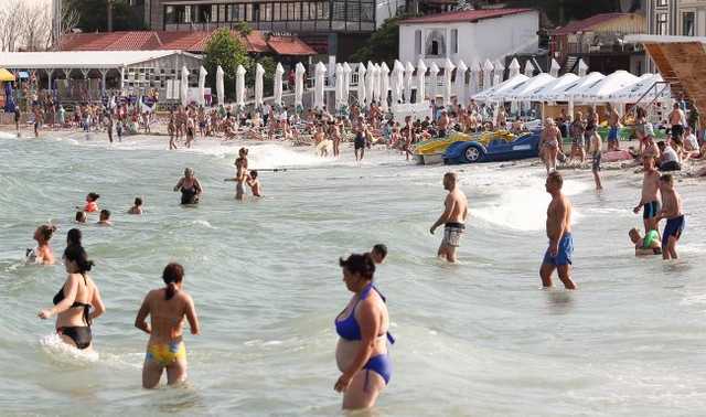 Грядет мощная вспышка коронавируса: туристы "атаковали" пляжи Одессы