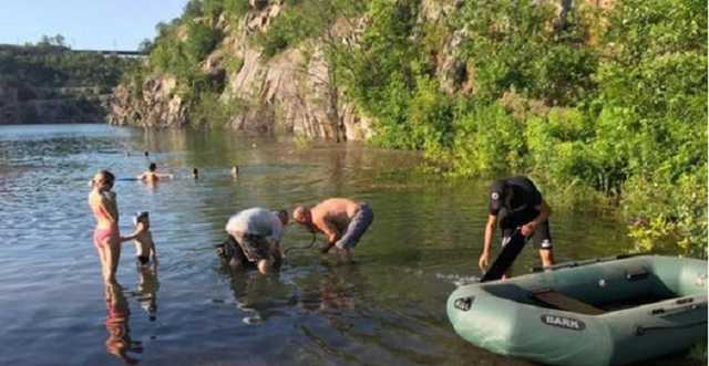 Прыгнул в воду с 15-метровой высоты: в Кривом Роге трагически погиб подросток