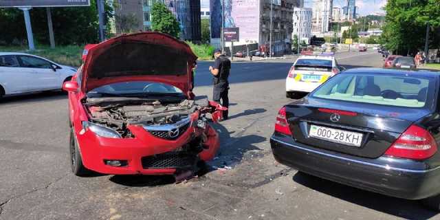 В Киеве из-за неработающего светофора произошло ДТП