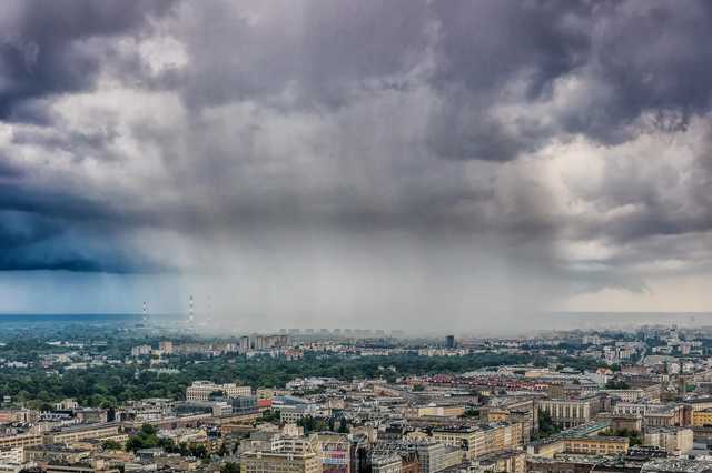 В Варшаве из-за сильных дождей затопило метро и здания министерств