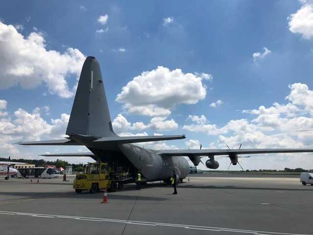 Військова авіація Італії доставила допомогу Україні для подолання наслідків паводків