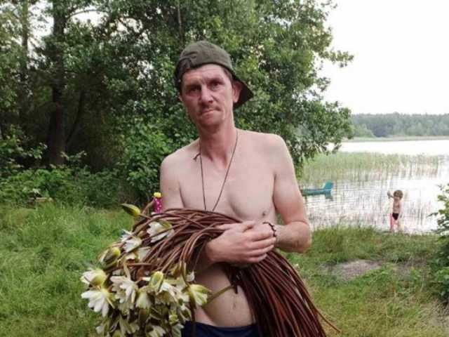 На Волыни задержали мужчину, который для жены сорвал сто «краснокнижных» лилий