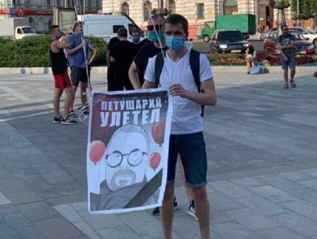 В Харькове забросали яйцами сторонников партии Шария