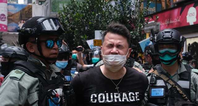 В Гонконге полиция разогнала тысячный митинг против Китая водометами