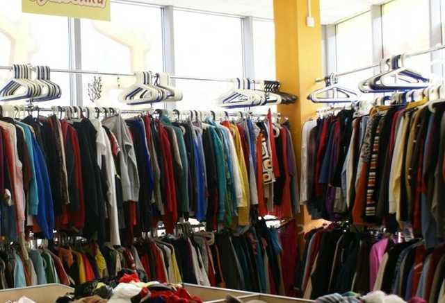 Тернопольчане массово штурмовали секонд-хенд в разгар карантина