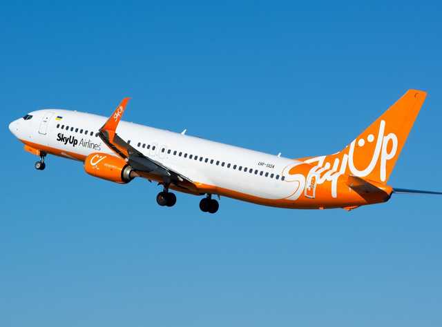 SkyUp отменил три направления по Украине. Как вернуть деньги за билеты