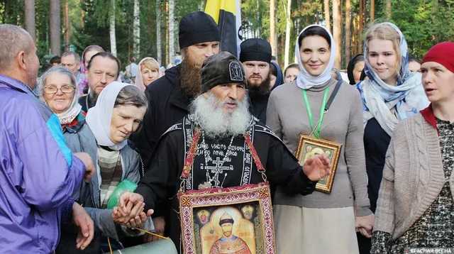 В России лишили сана духовного наставника Поклонской, который захватил женский монастырь