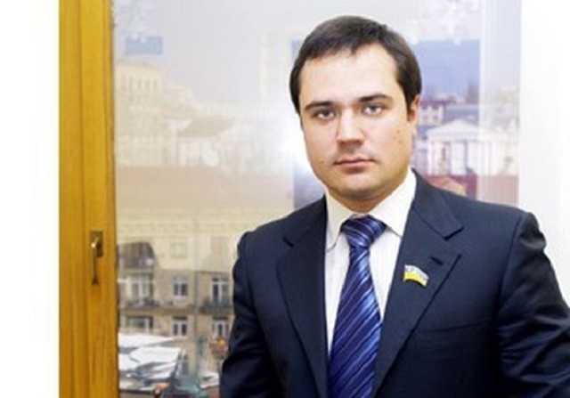 Прокуратура расследует передачу сотен миллионов из бюджета фирме смотрящего от Ермака Дениса Комарницкого