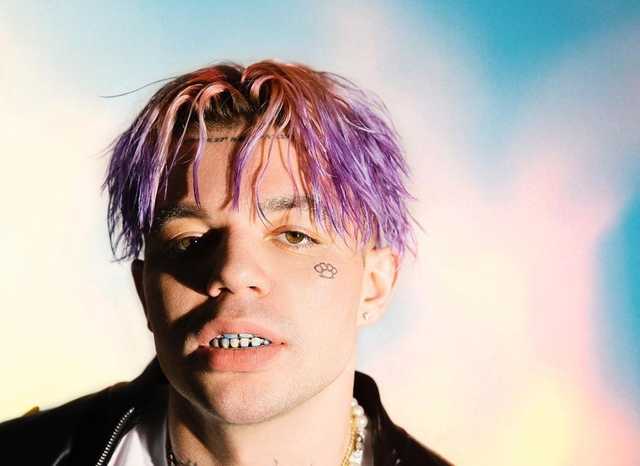 Еще и получил компенсацию: российскому рэперу отменили запрет на посещение территории Украины