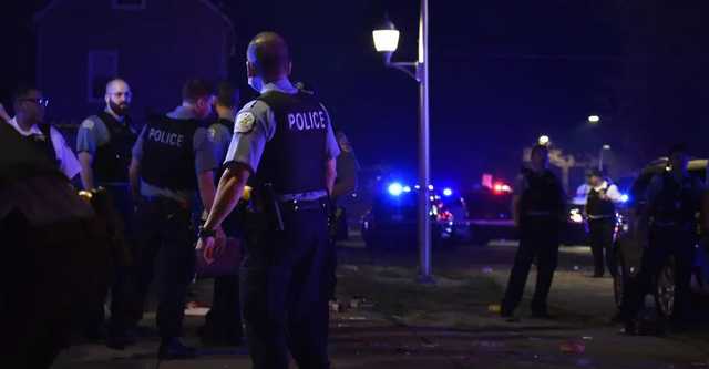 В Чикаго банда открыла огонь посреди улицы: среди жертв есть дети