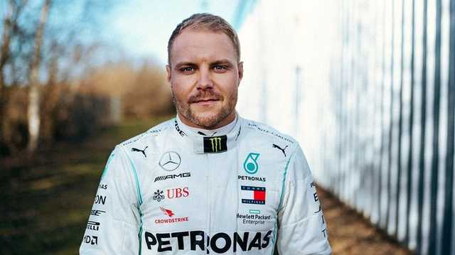 После скандала перед стартом первого этапа отложенной "Формулы-1" финишировала половина пилотов