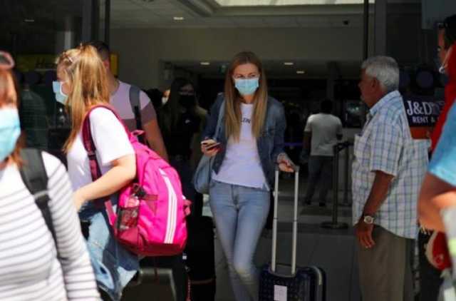 Застрявших в аэропорту Афин украинцев обещают вернуть сегодня-завтра - посольство