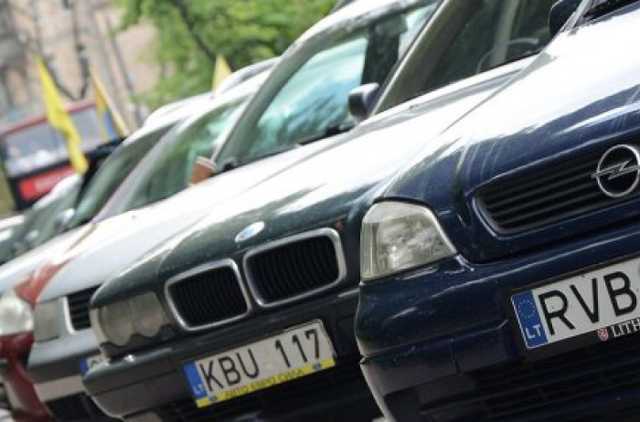 Владельцев авто среднего класса хотят заставить платить «налог на роскошь»