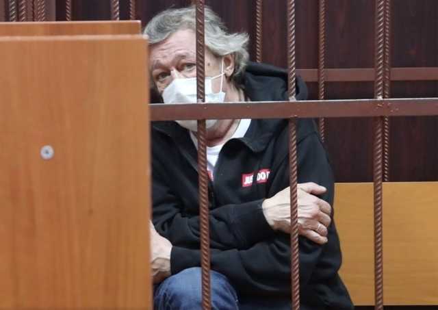 Убойная поездка Ефремова. Как давят актера, смеявшегося над Путиным