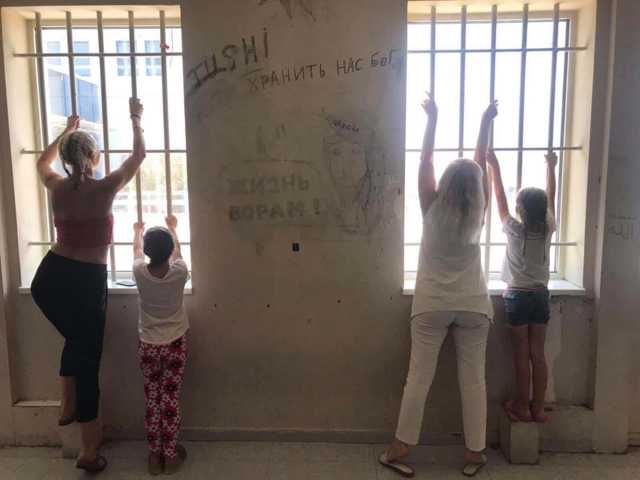 Українців, які застрягли у Греції, не депортують, – Кулеба