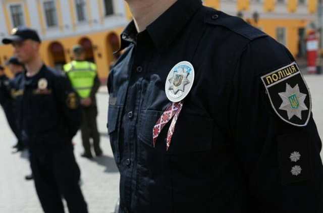 "Хотел притопить": полицейский бросил ребенка на середину реки, подробности ЧП