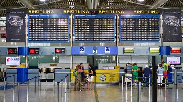 МИД хочет запретить продавать украинцам билеты в страны, куда им летать нельзя