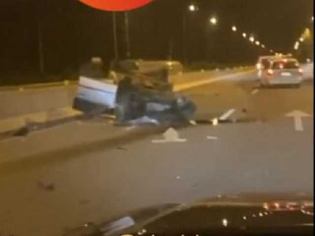 Машину разорвало на части после столкновения с фурой под Киевом