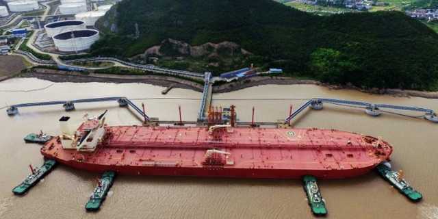 В Китае уже переполнены все хранилища нефти