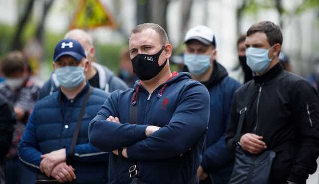 В Украине третий день более 800 зараженных коронавирусом