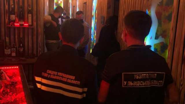 Во Львове полицейские обнаружили бордель, работавший под видом массажного салона