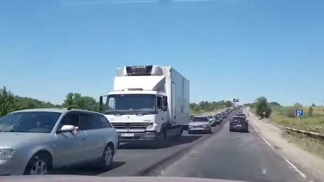 На выходных украинцы застряли в пробках на подъездах к морю