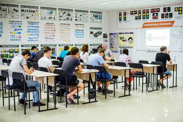 Теорию в автошколах можно будет учить дистанционно