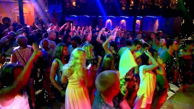 Клубы «Аркадии» имитируют выполнение карантинных ограничений, а проверяющие – контроль