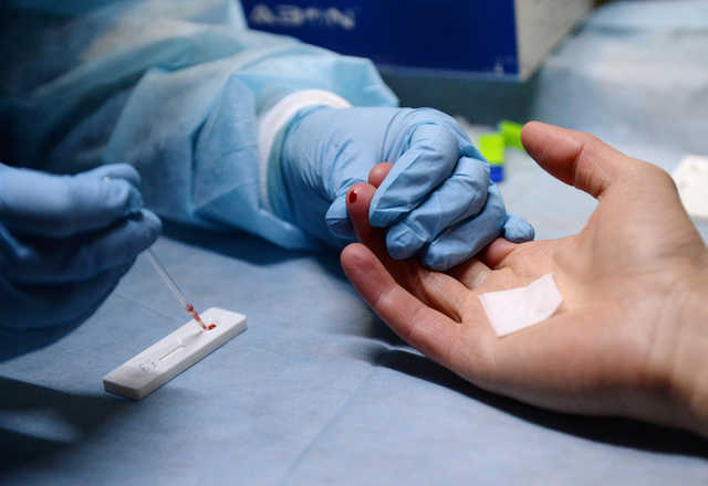 В Минздраве сообщили, сколько украинцев заразились ВИЧ и умерли от СПИД за месяц