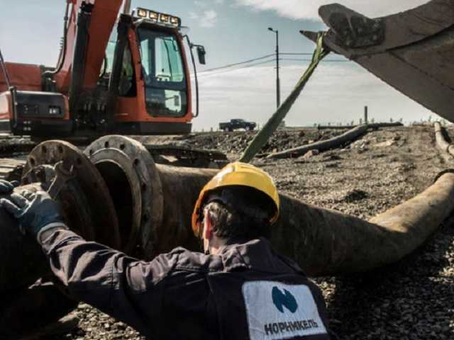 В реку попали тонны авиатоплива: стало известно о серьезном ЧП в России