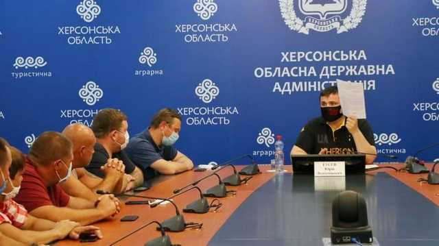 Под Херсоном работники ночных клубов перекрыли мост через Днепр, возмутившись запретом работать допоздна