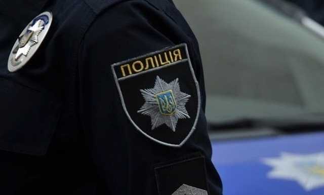 На Николаевщине пьяный мужчина ударил ногой в живот полицейскую