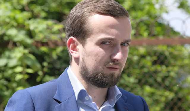 Замглавы ОП получил матпомощь при миллионных доходах