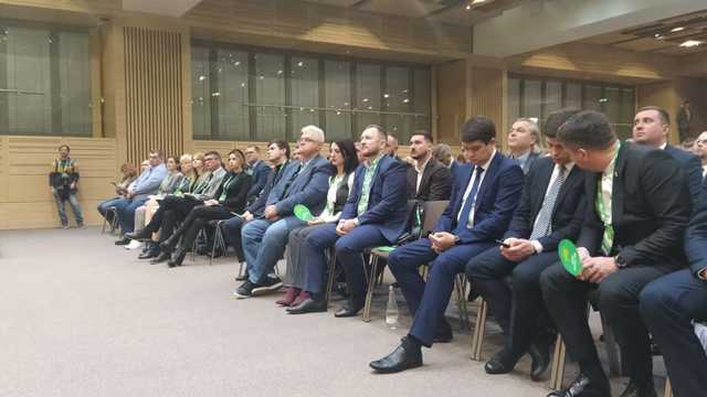 Небачені заходи безпеки, нардепів не пускають на авто: розпочинається засідання фракції “Слуга народу”